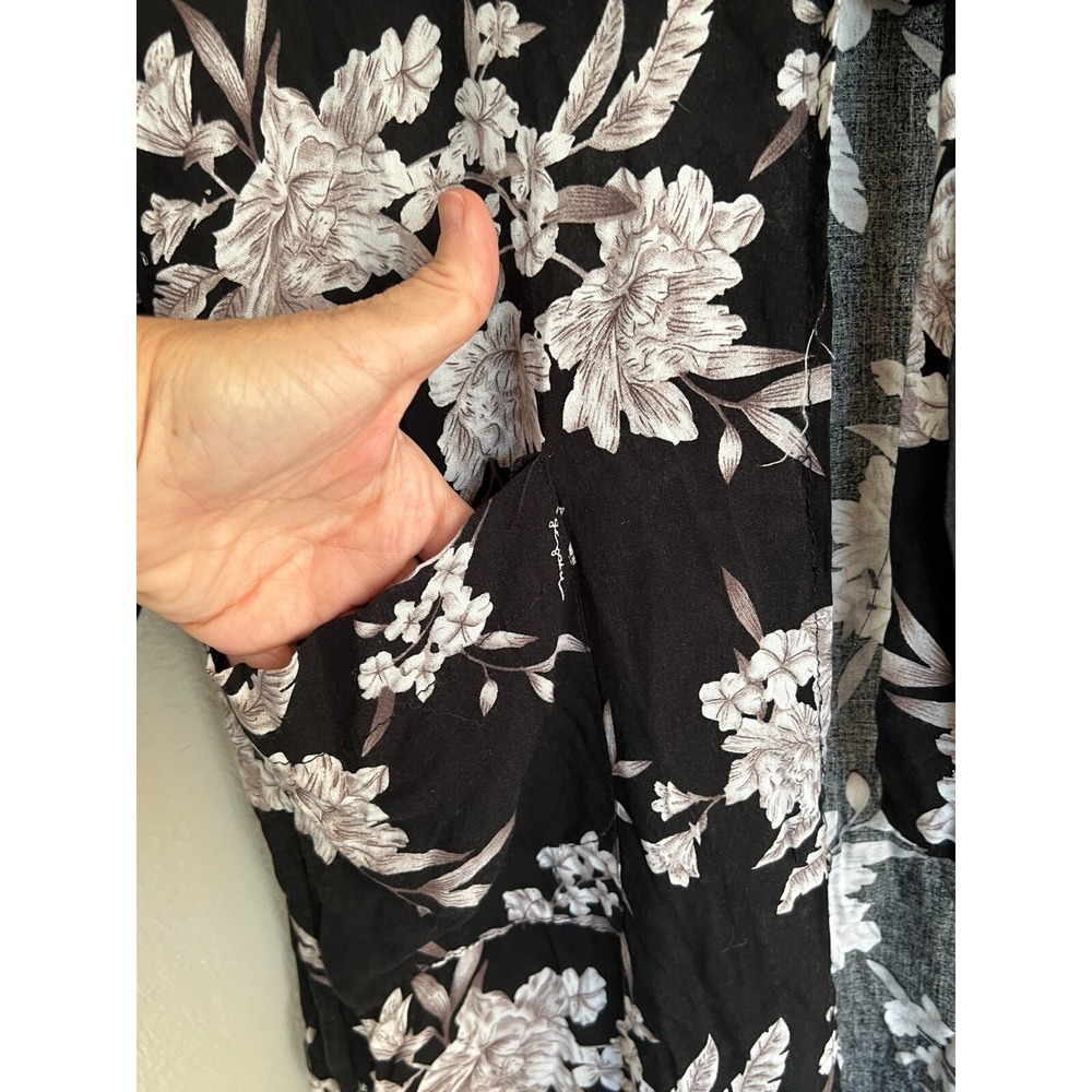 Spiritual Gangster Black White Floral Kimono Robe OS Tie Front Rayon Pockets - Picture 5 of 7